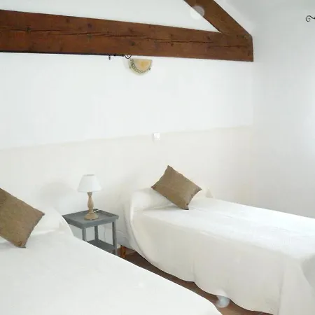 Holiday home Maison Accueillante A Avec Piscine Partagee Monteux